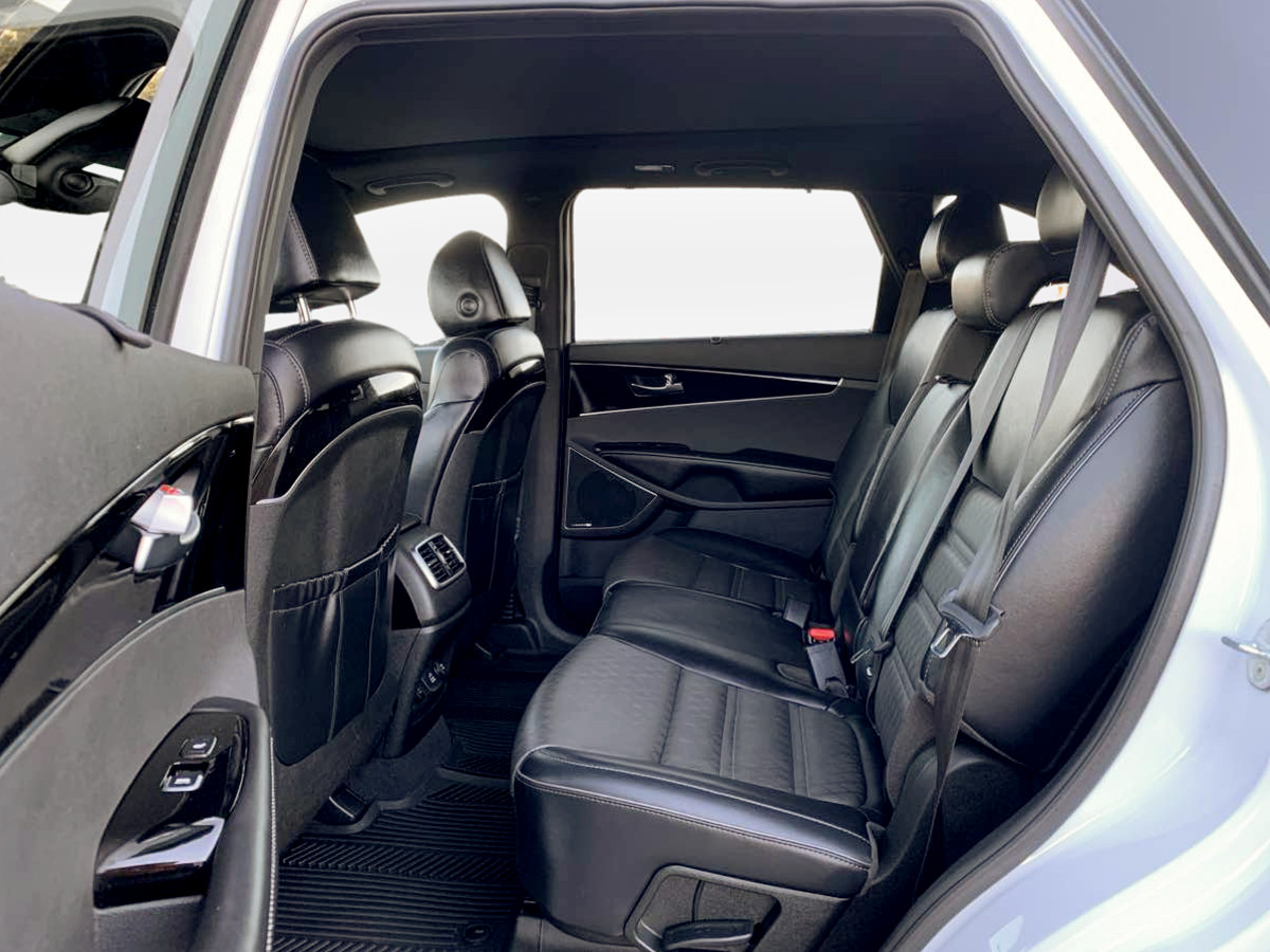 Photo 16 of this Kia Sorento