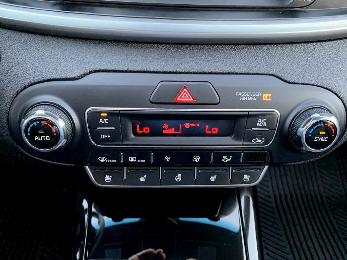 Photo 30 of this Kia Sorento