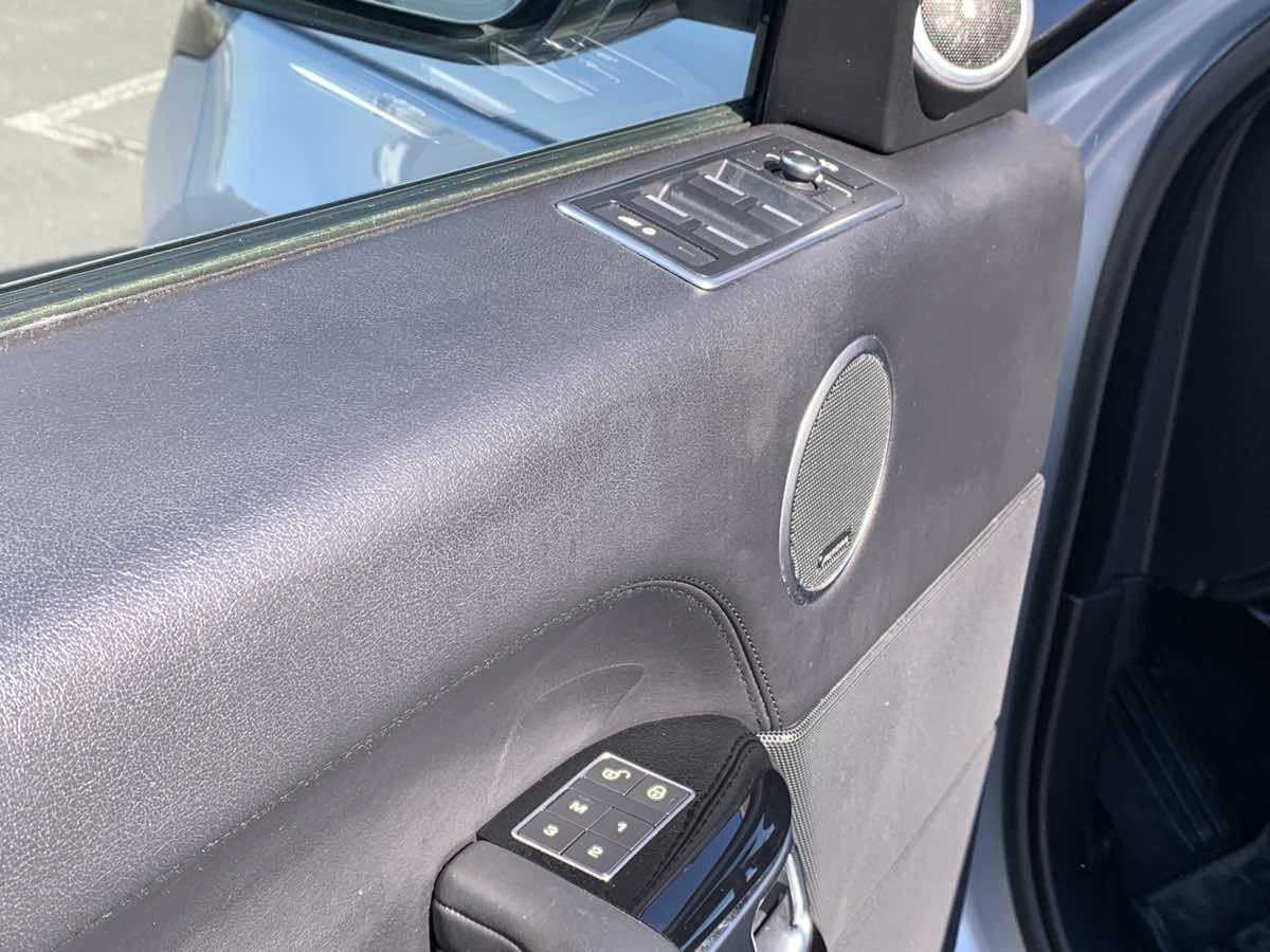 Photo 15 of this Land Rover Range Rover