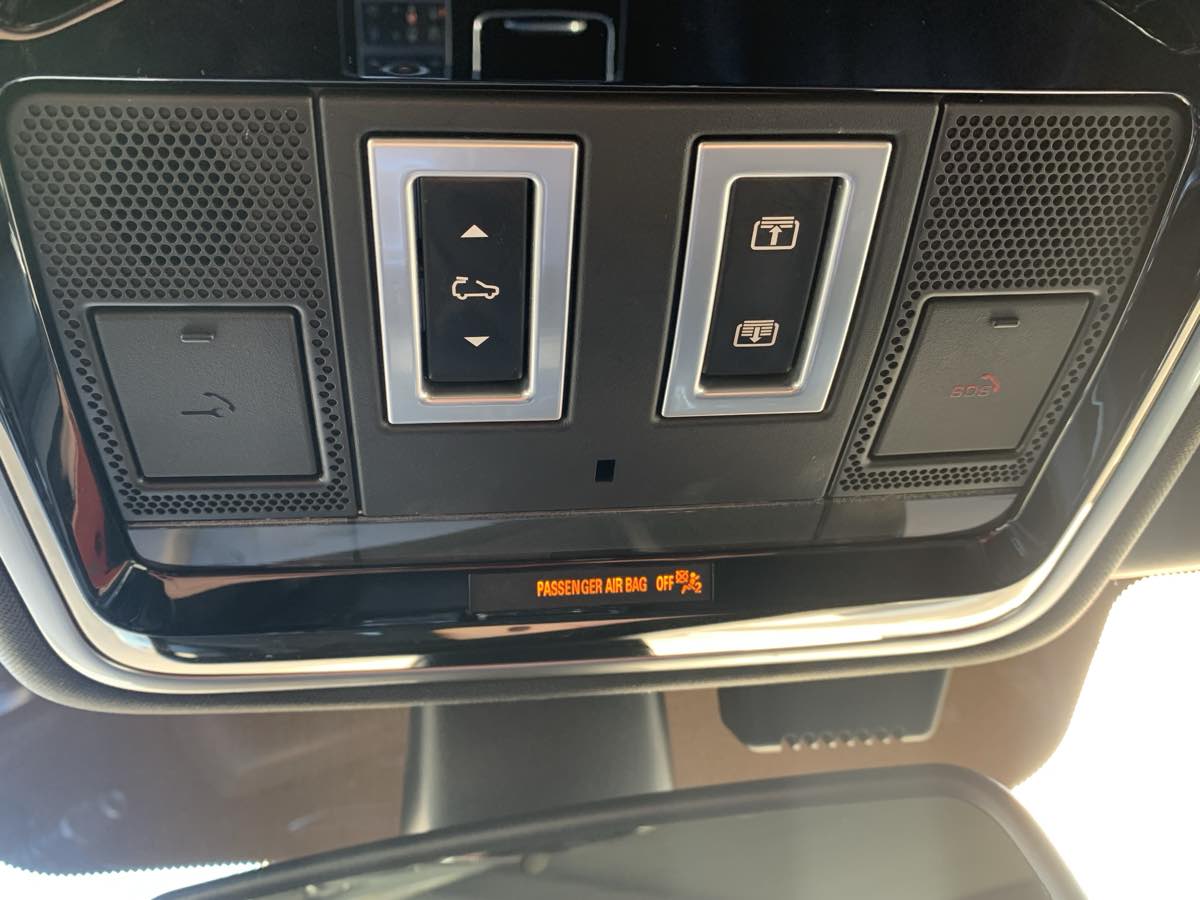 Photo 35 of this Land Rover Range Rover