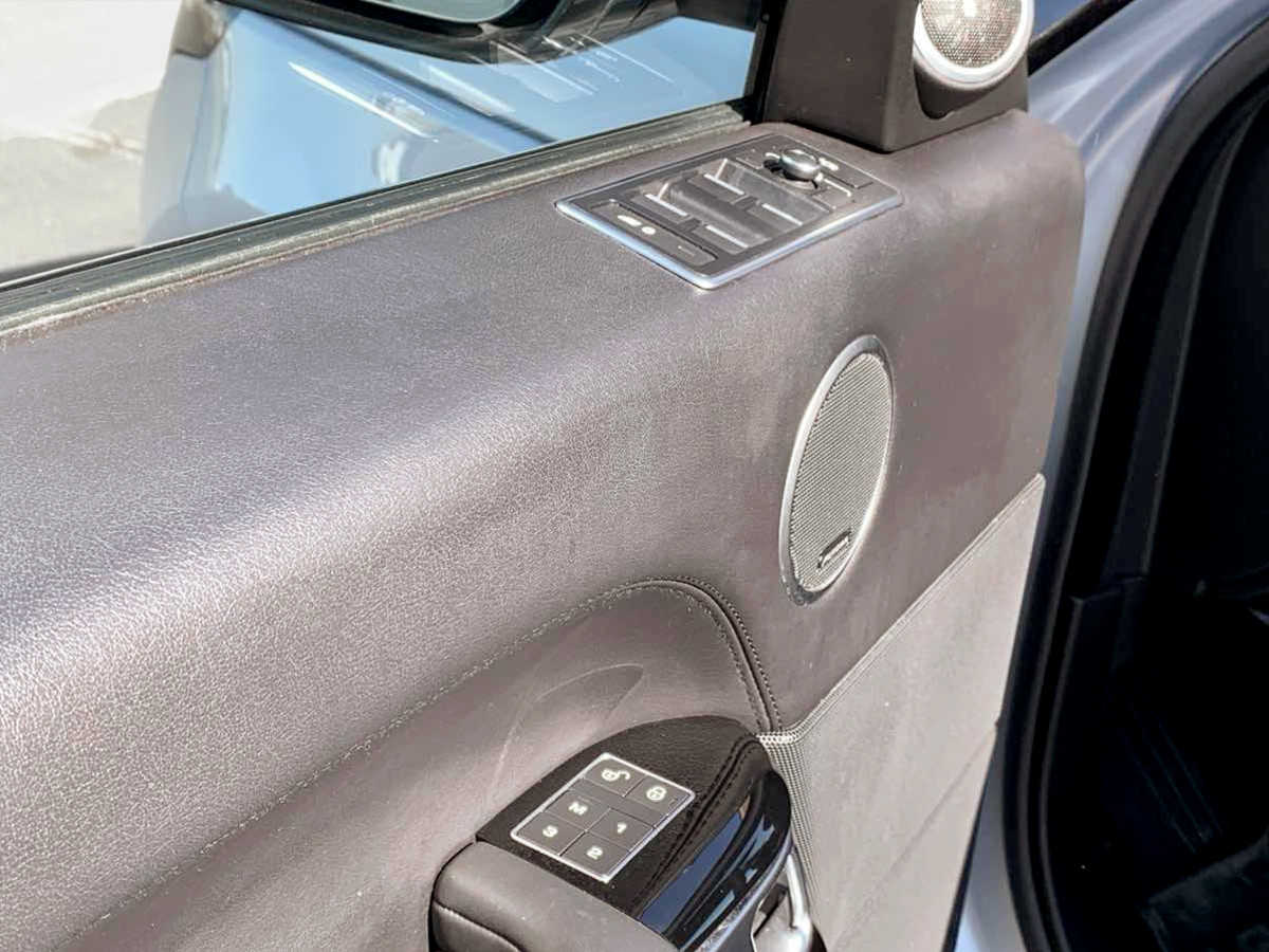 Photo 15 of this Land Rover Range Rover