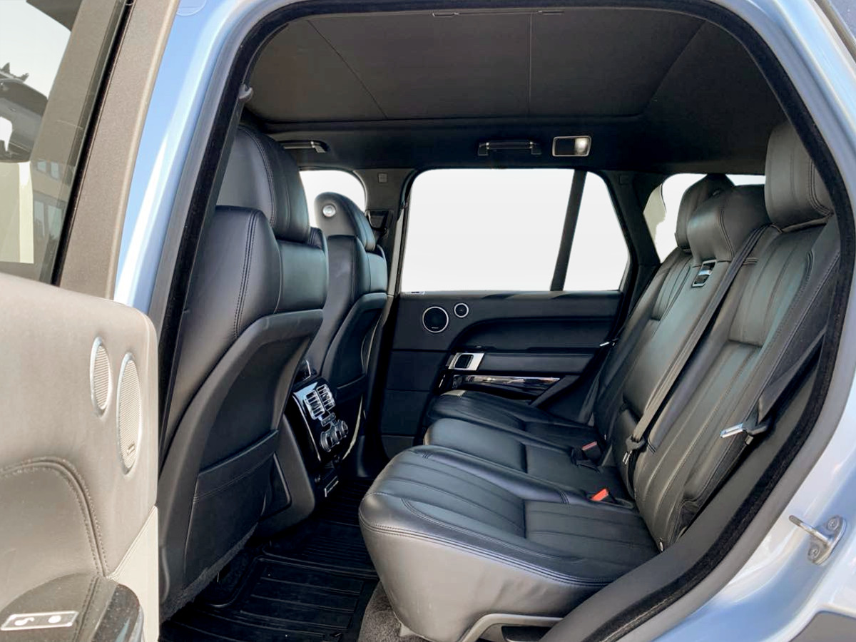 Photo 17 of this Land Rover Range Rover