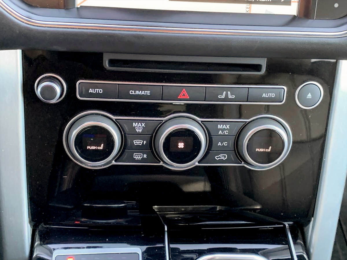 Photo 33 of this Land Rover Range Rover