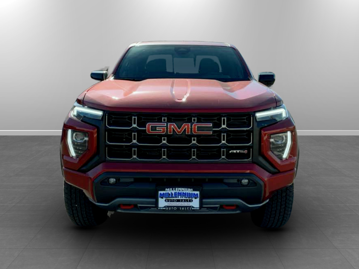 Photo 2 of this GMC Canyon