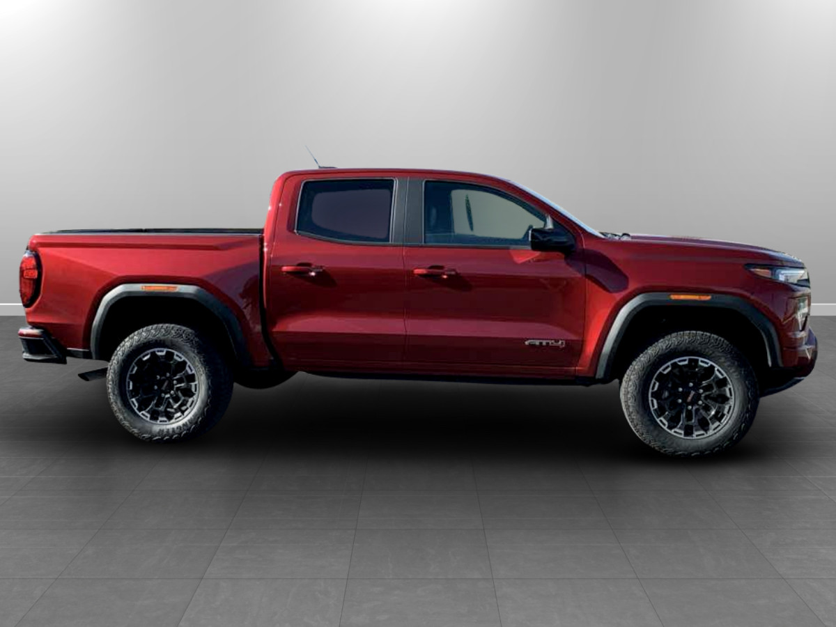 Photo 8 of this GMC Canyon