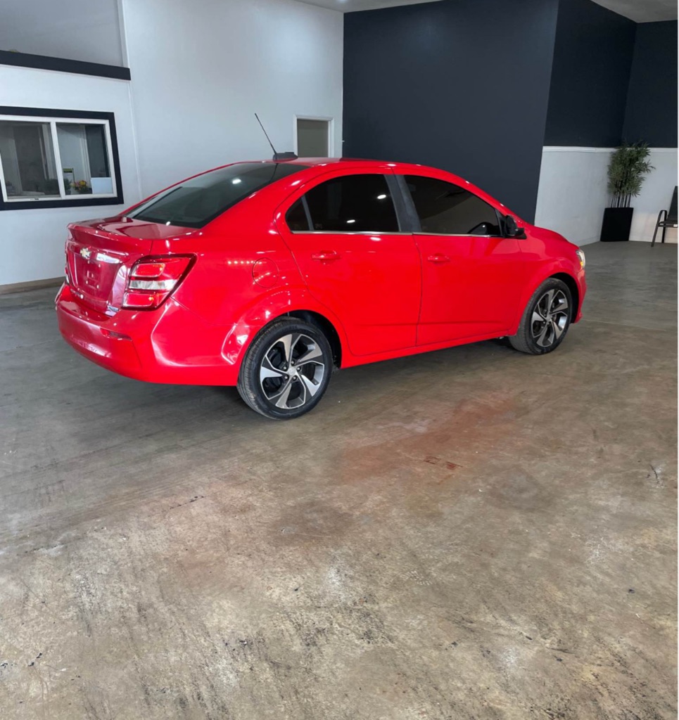 2017 Chevrolet Sonic Premier - Photo 4