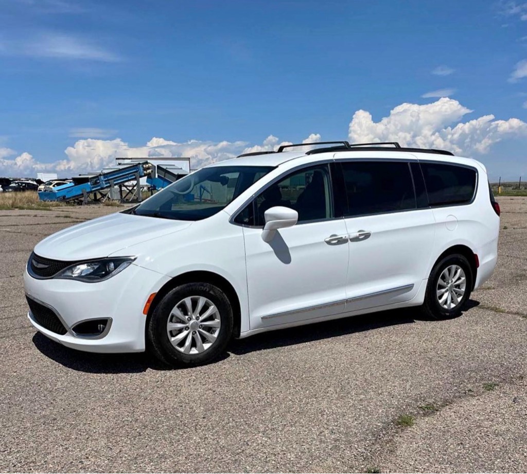 2017 Chrysler Pacifica Touring-L's photo