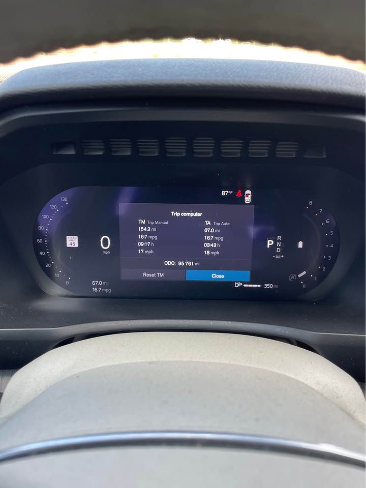 2023 Volvo XC90 B5 Plus 4WD's photo