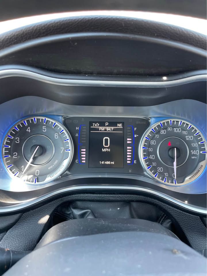 2015 Chrysler 200 Limited's photo