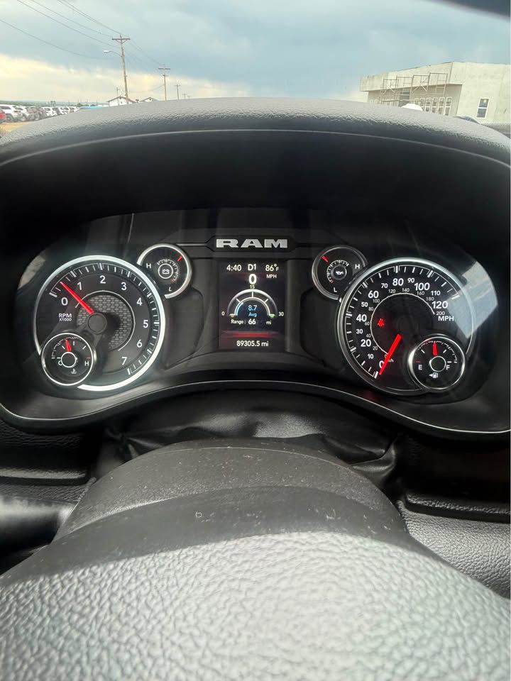2023 RAM 1500 Big Horn/Lone Star 4x4 Crew Cab 5'7's photo