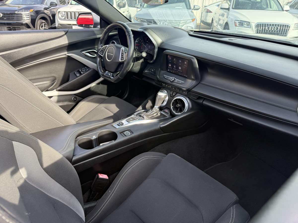 2020 Chevrolet Camaro 1LT - Photo 11
