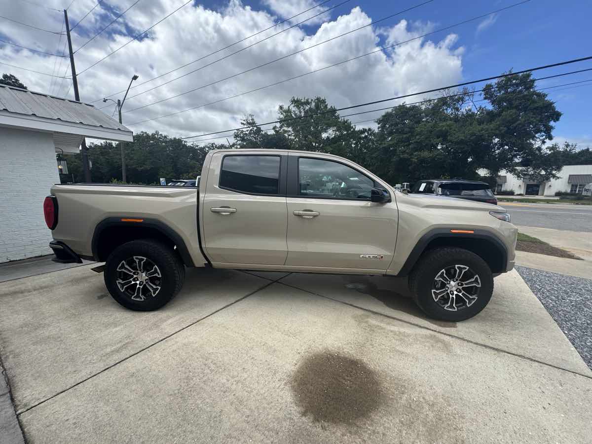Photo 5 of this GMC Canyon