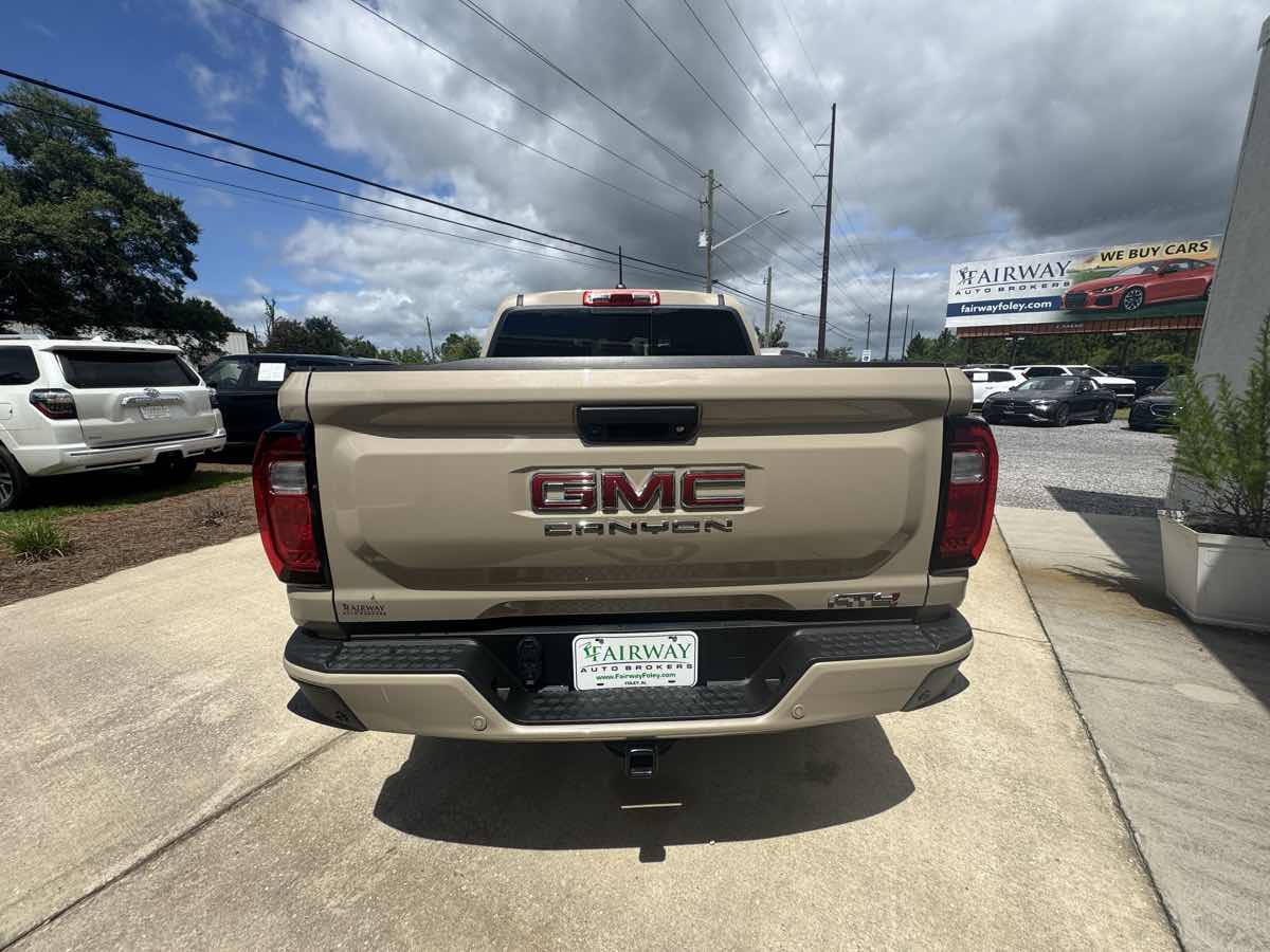 Photo 6 of this GMC Canyon