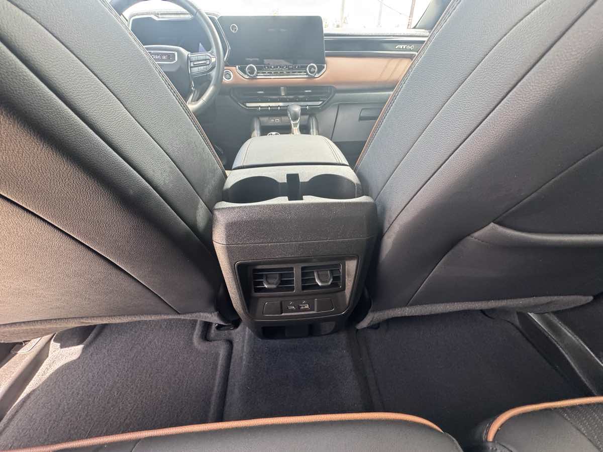 Photo 12 of this GMC Canyon