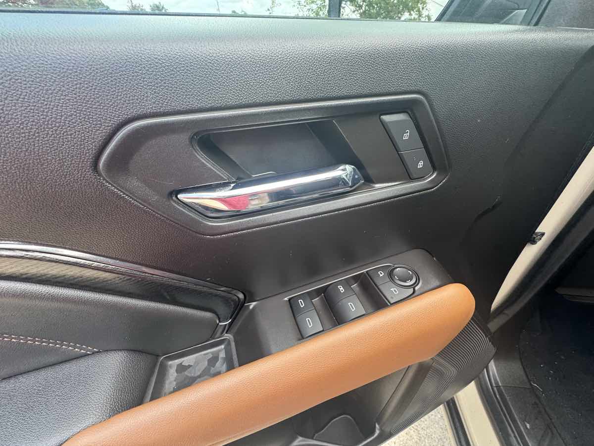 Photo 13 of this GMC Canyon