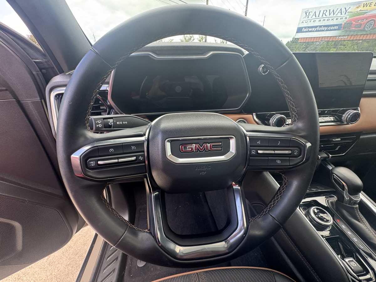 Photo 16 of this GMC Canyon