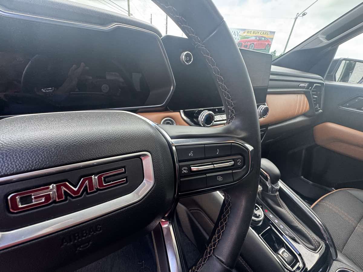 Photo 18 of this GMC Canyon