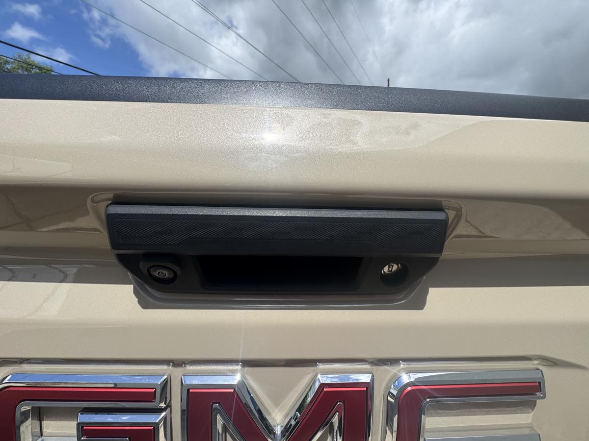 Photo 27 of this GMC Canyon