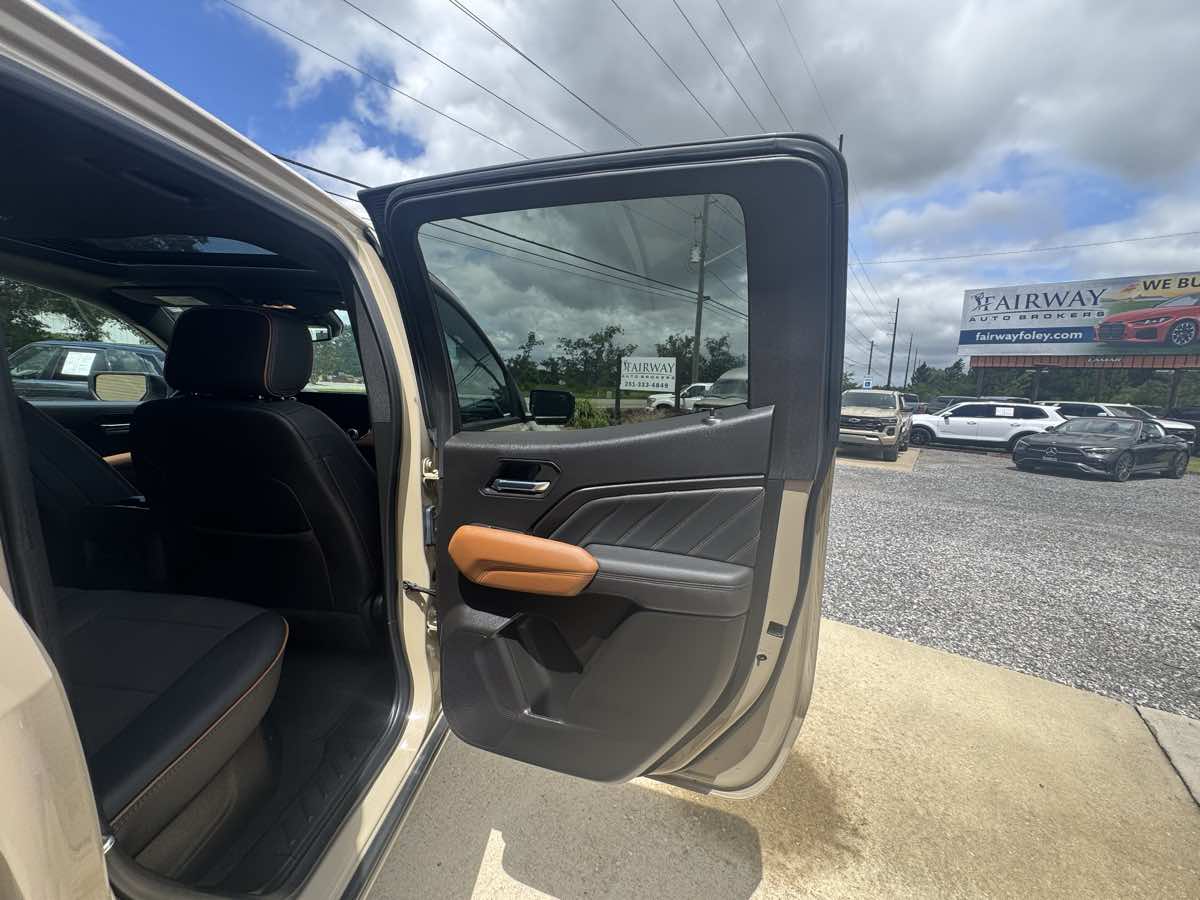 Photo 33 of this GMC Canyon