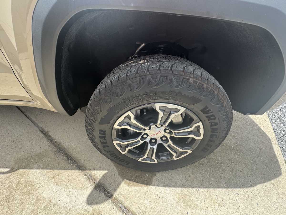Photo 34 of this GMC Canyon