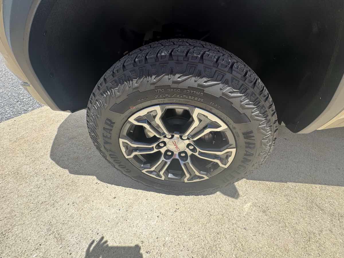 Photo 37 of this GMC Canyon