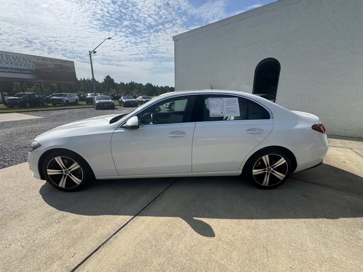 Photo 2 of this Mercedes-Benz C 300
