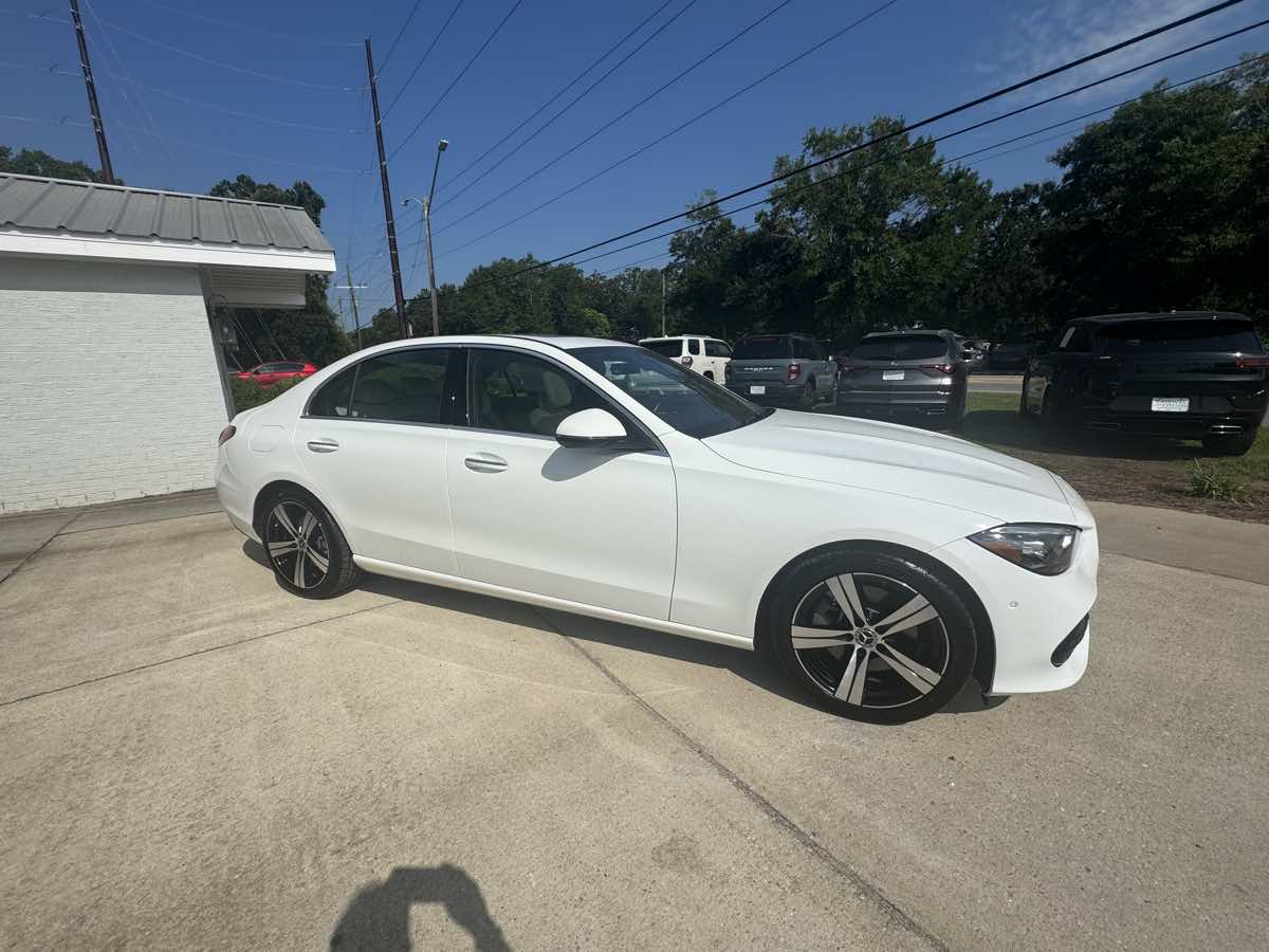 Photo 4 of this Mercedes-Benz C 300