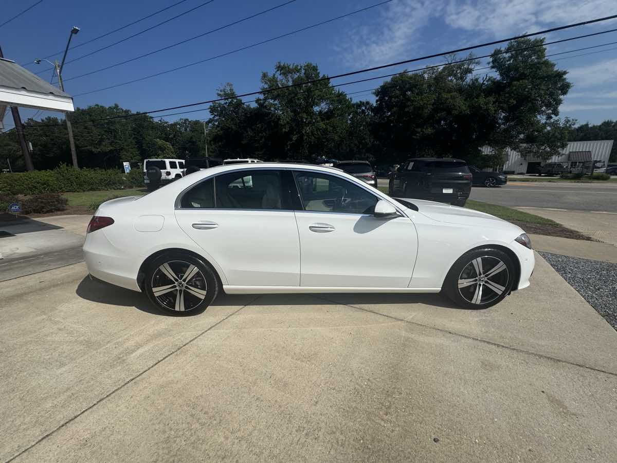 Photo 5 of this Mercedes-Benz C 300