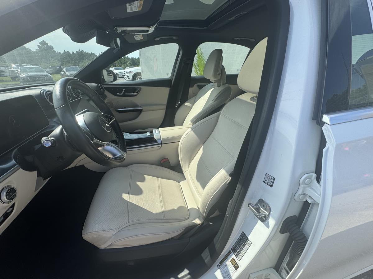 Photo 7 of this Mercedes-Benz C 300