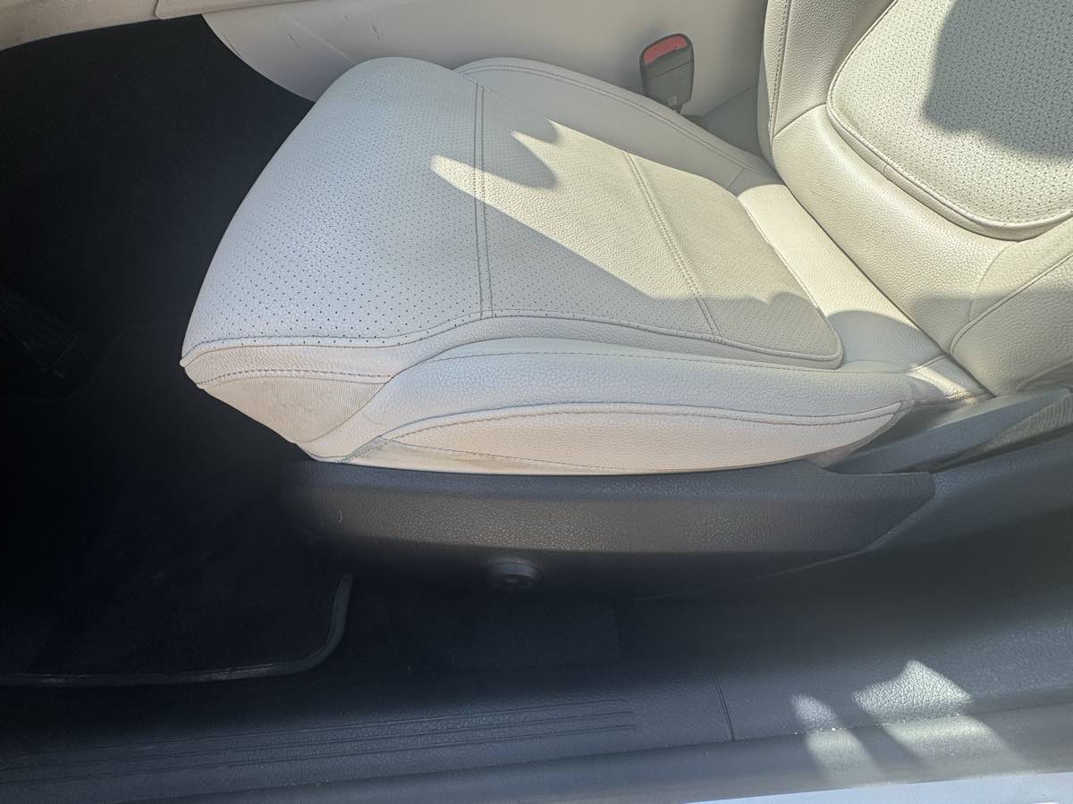 Photo 12 of this Mercedes-Benz C 300