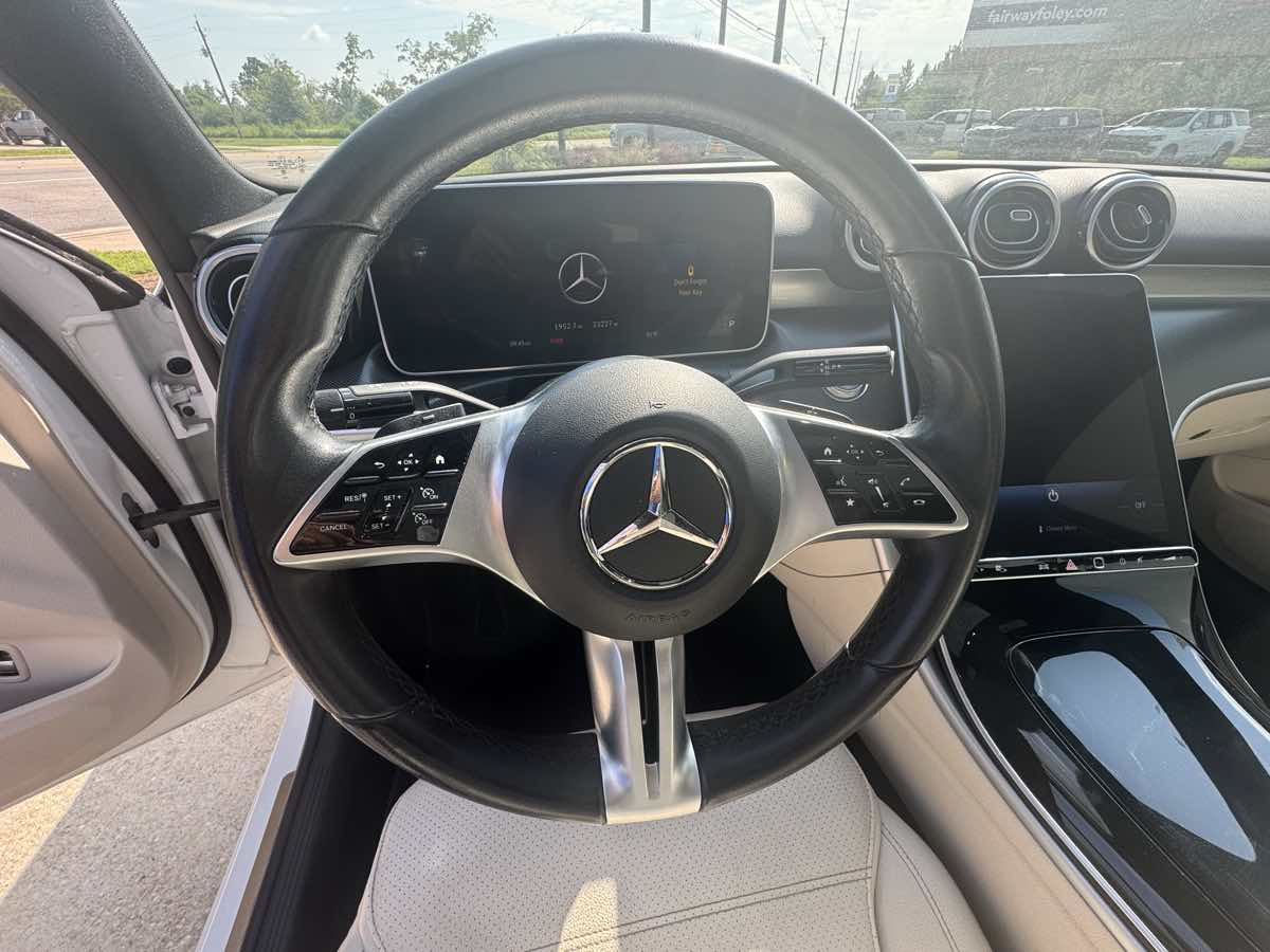 Photo 14 of this Mercedes-Benz C 300