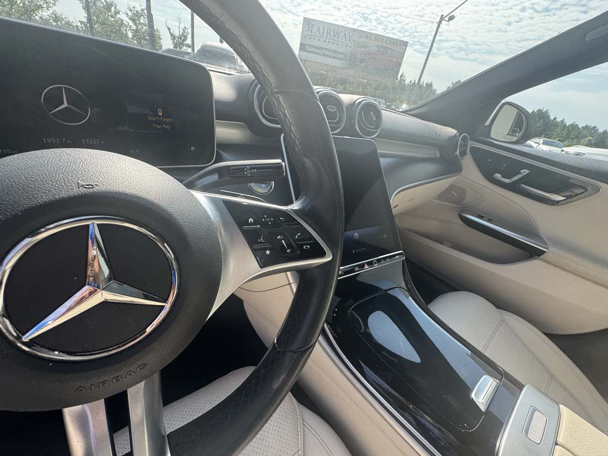 Photo 16 of this Mercedes-Benz C 300