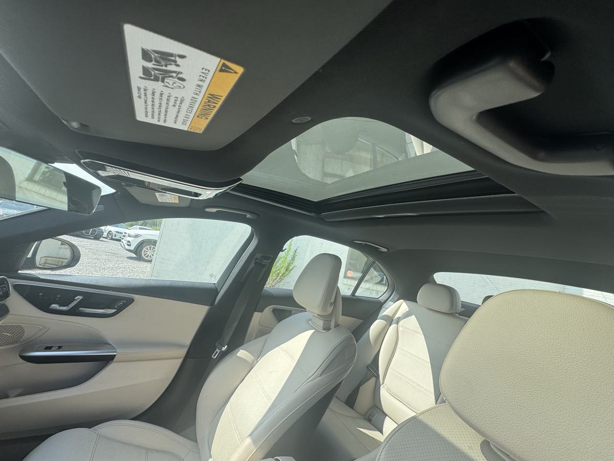 Photo 18 of this Mercedes-Benz C 300