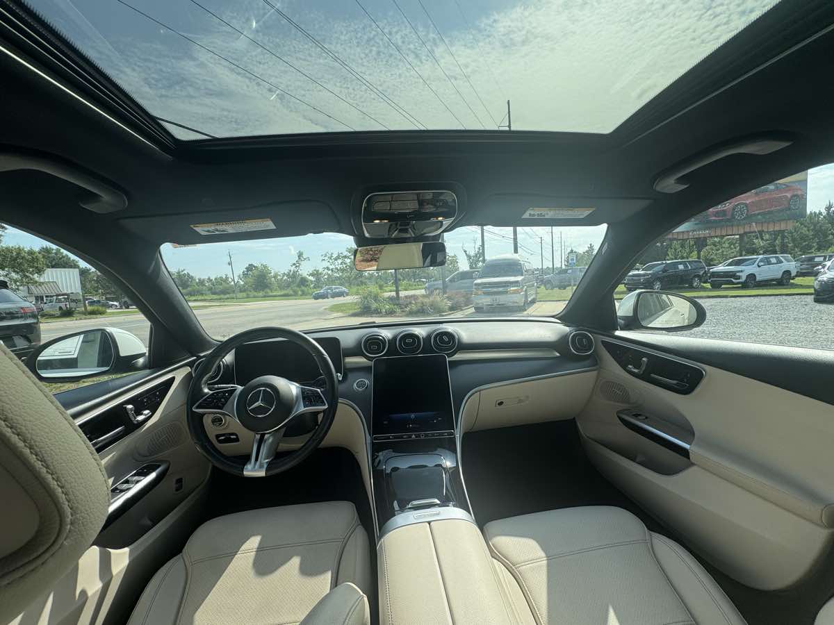 Photo 19 of this Mercedes-Benz C 300