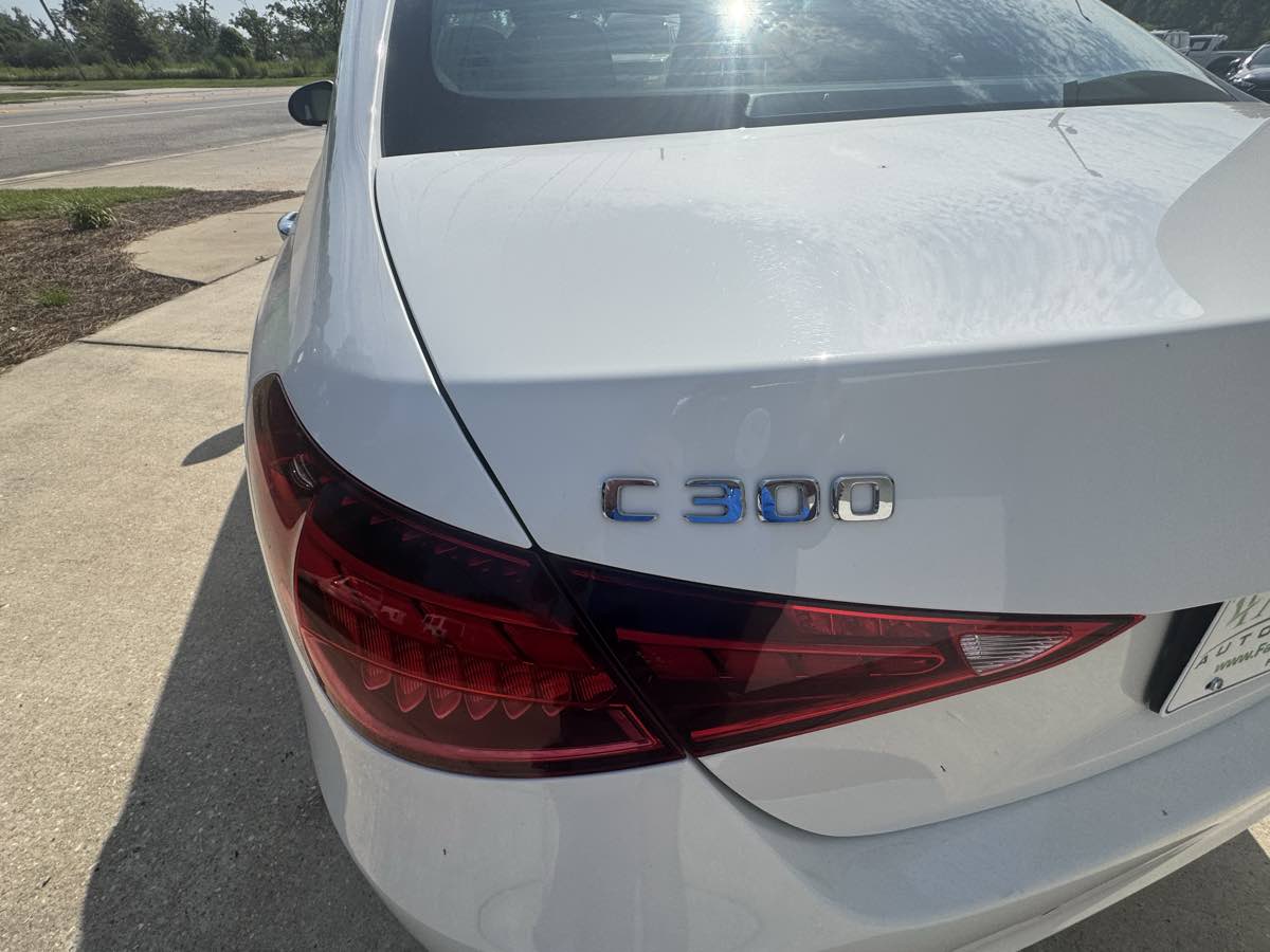 Photo 22 of this Mercedes-Benz C 300