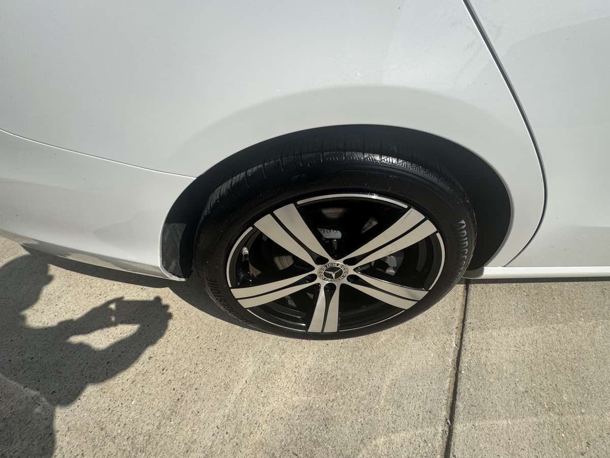 Photo 30 of this Mercedes-Benz C 300