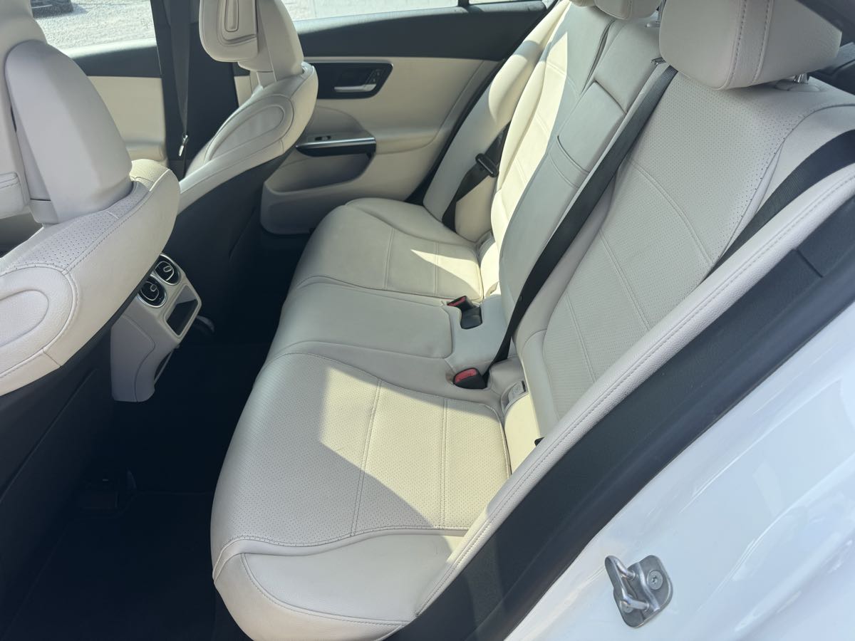 Photo 8 of this Mercedes-Benz C 300