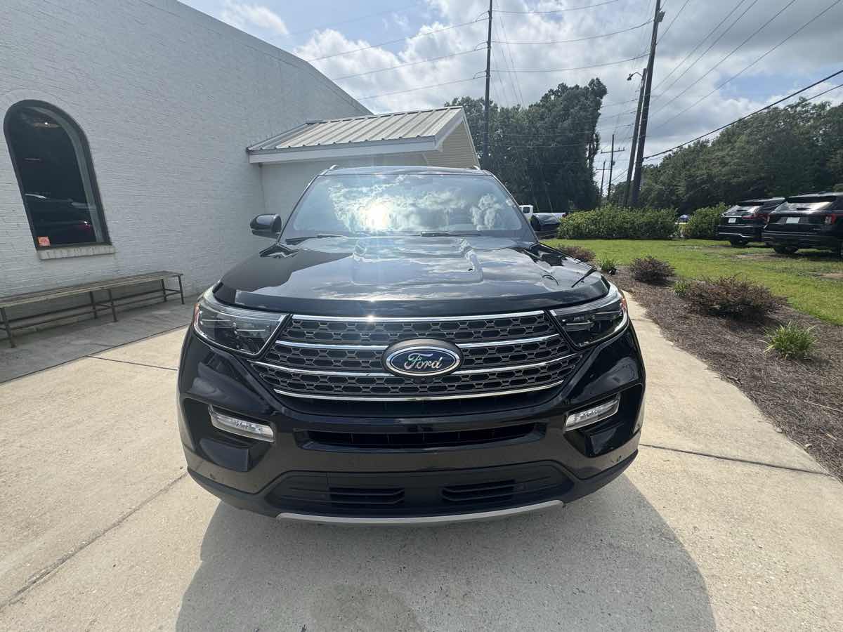 Photo 3 of this Ford Explorer