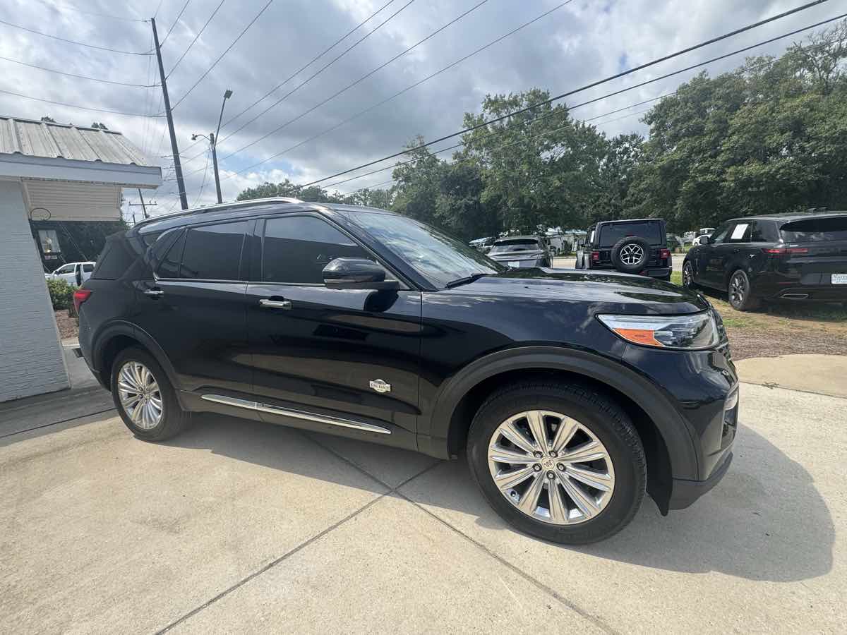 Photo 4 of this Ford Explorer