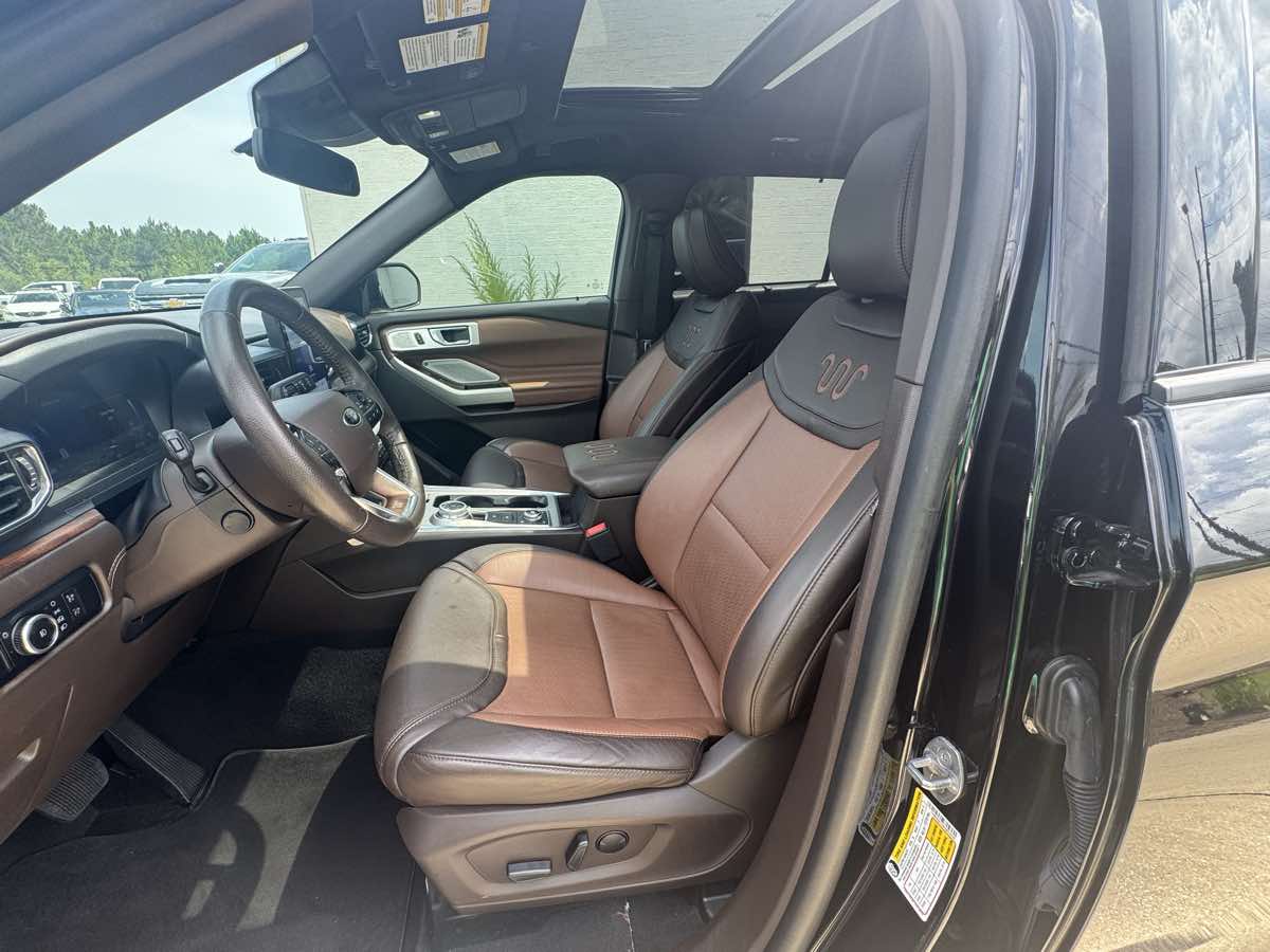 Photo 7 of this Ford Explorer