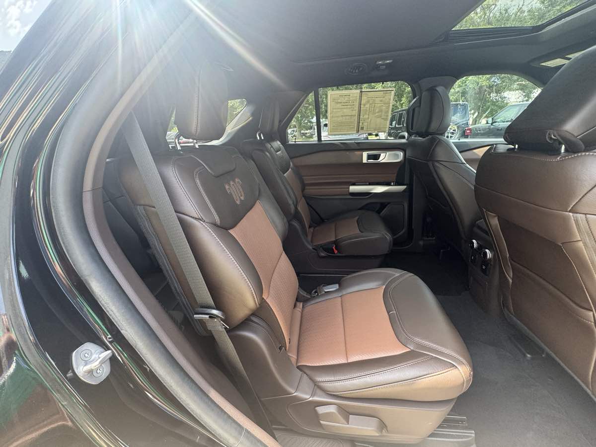 Photo 10 of this Ford Explorer