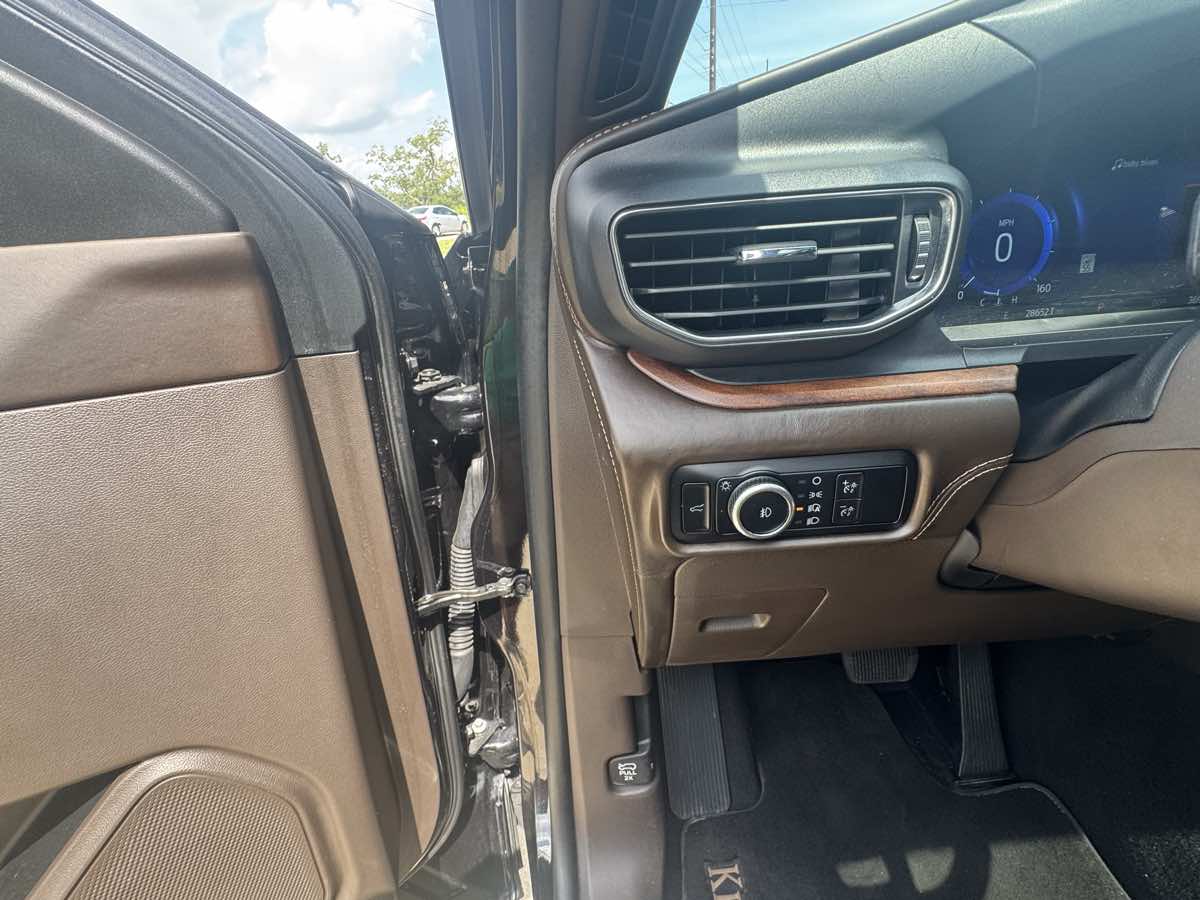 Photo 12 of this Ford Explorer