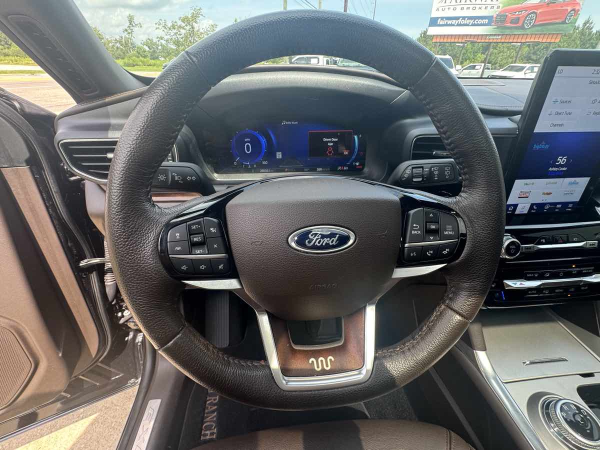 Photo 13 of this Ford Explorer
