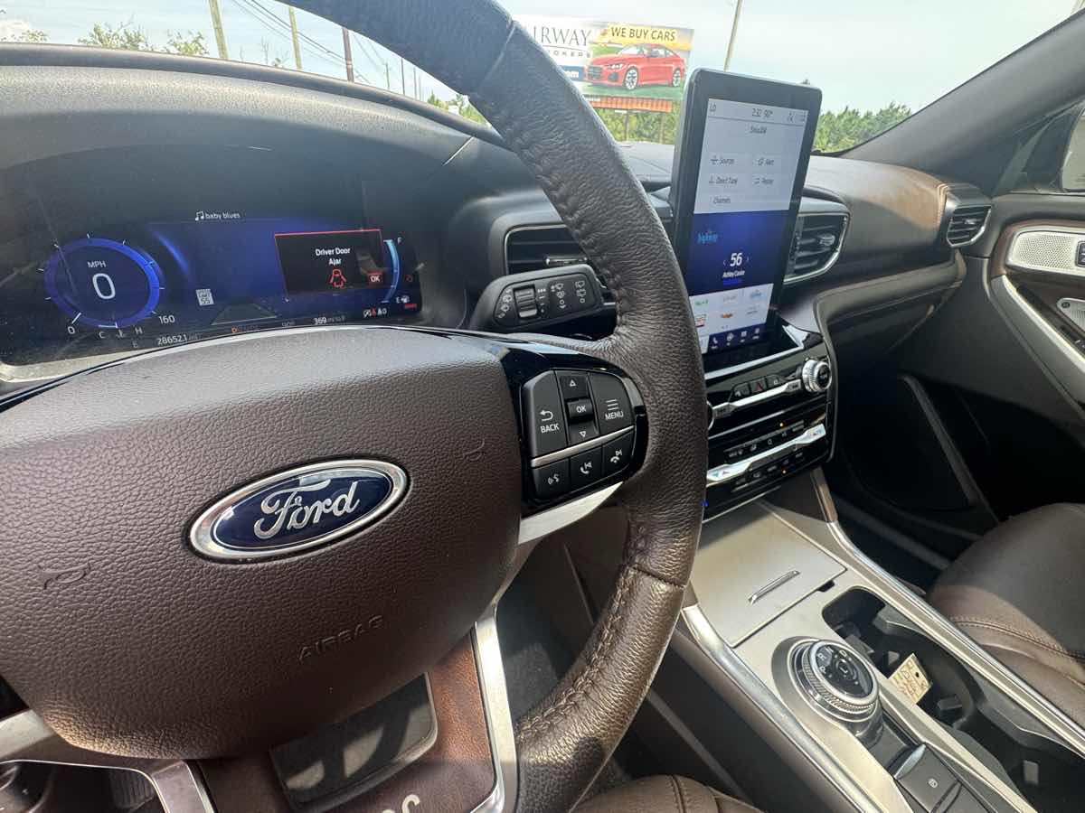 Photo 15 of this Ford Explorer