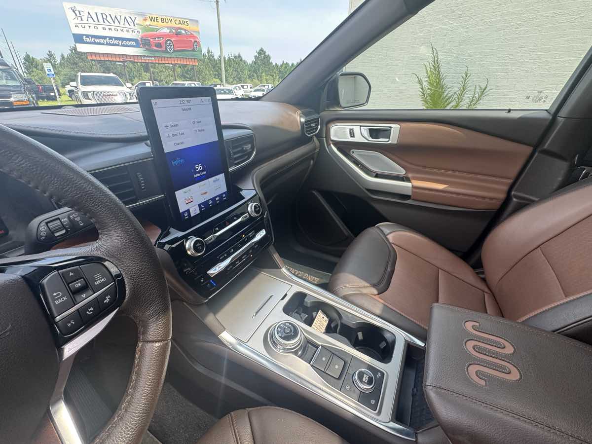 Photo 16 of this Ford Explorer