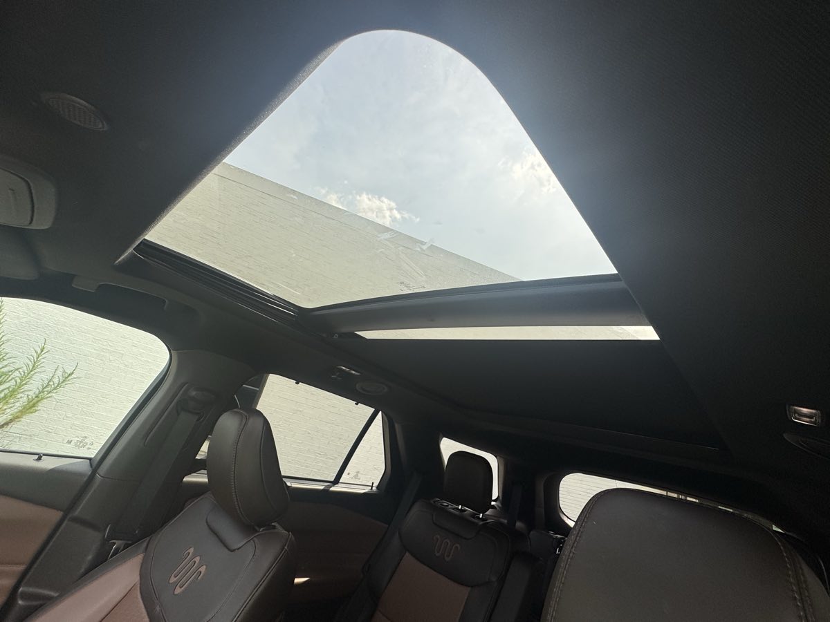 Photo 18 of this Ford Explorer