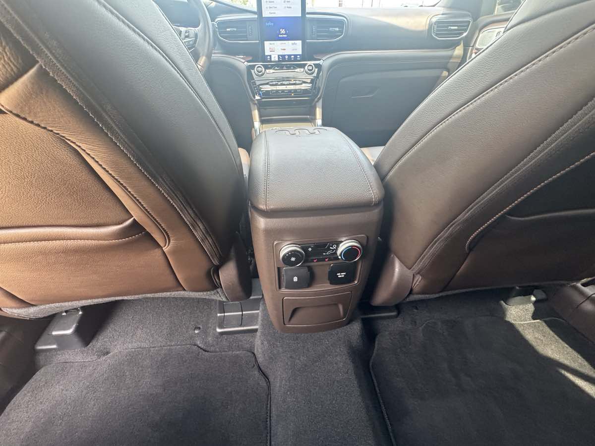 Photo 22 of this Ford Explorer