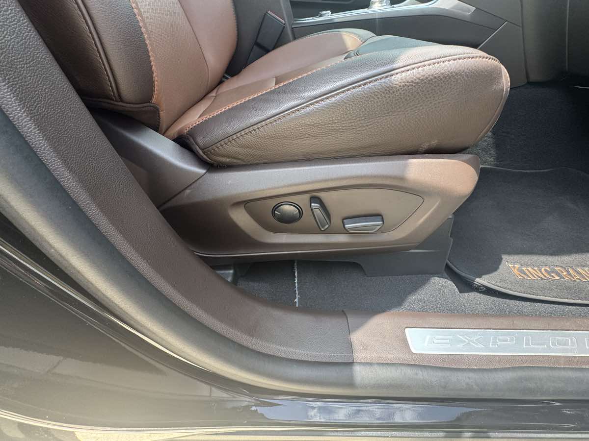 Photo 23 of this Ford Explorer