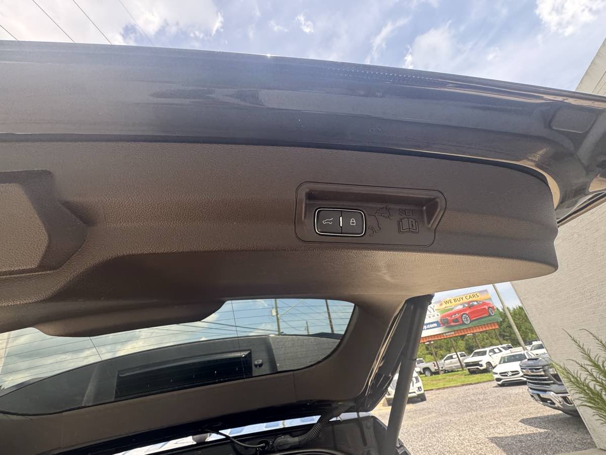 Photo 27 of this Ford Explorer