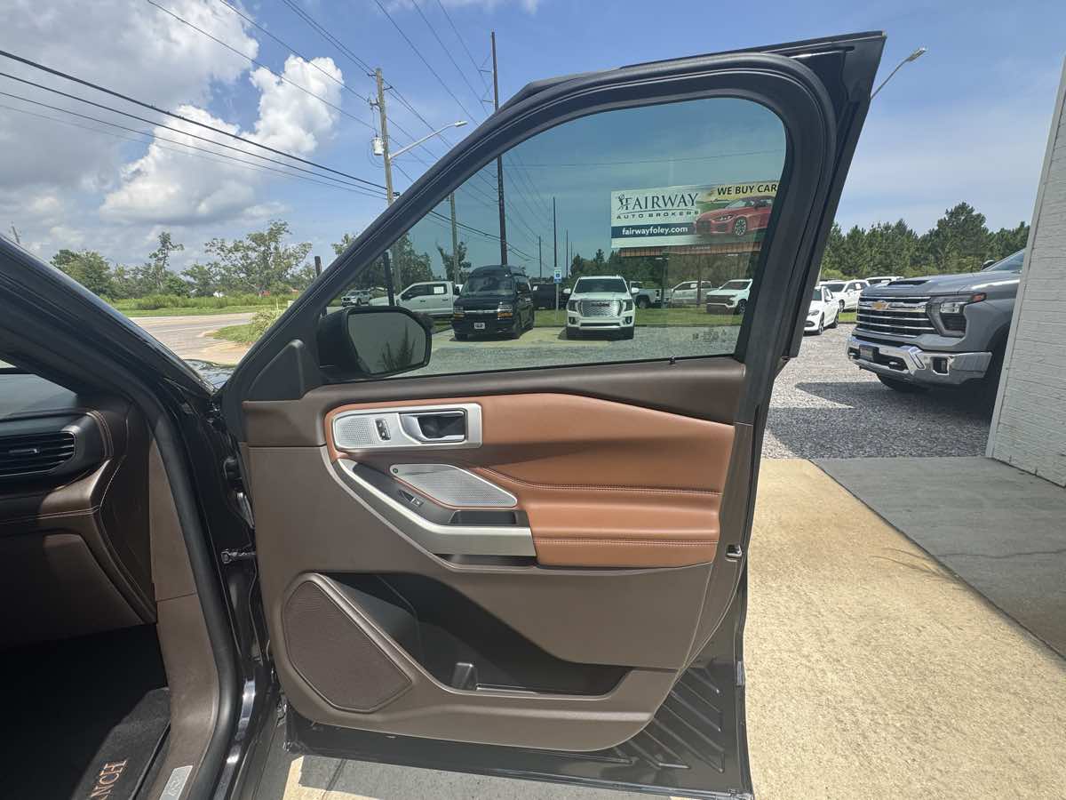 Photo 33 of this Ford Explorer